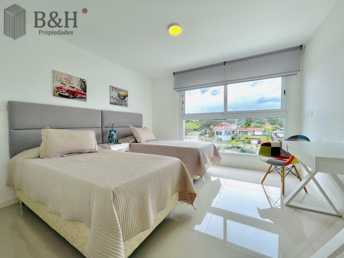 Apartamento ID.350 - Apartamento de 3 Dormitorios y Parrillero Frente al Mar, Playa Mansa