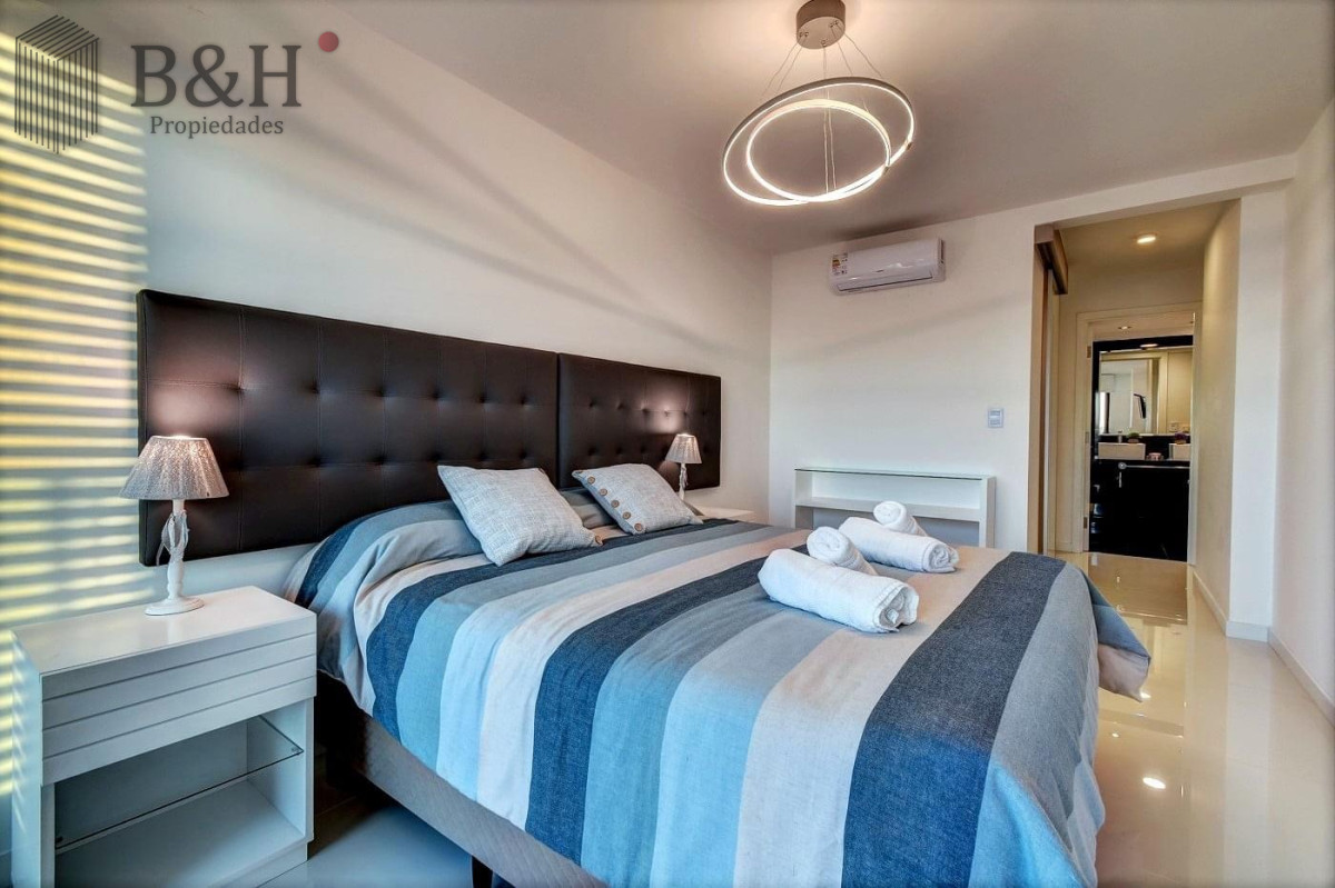 Apartamento ID.1241 - Alquiler temporario de apartamento de dos dormitorios con dos baños a pasos de la Playa y centro comercial, Punta del Este