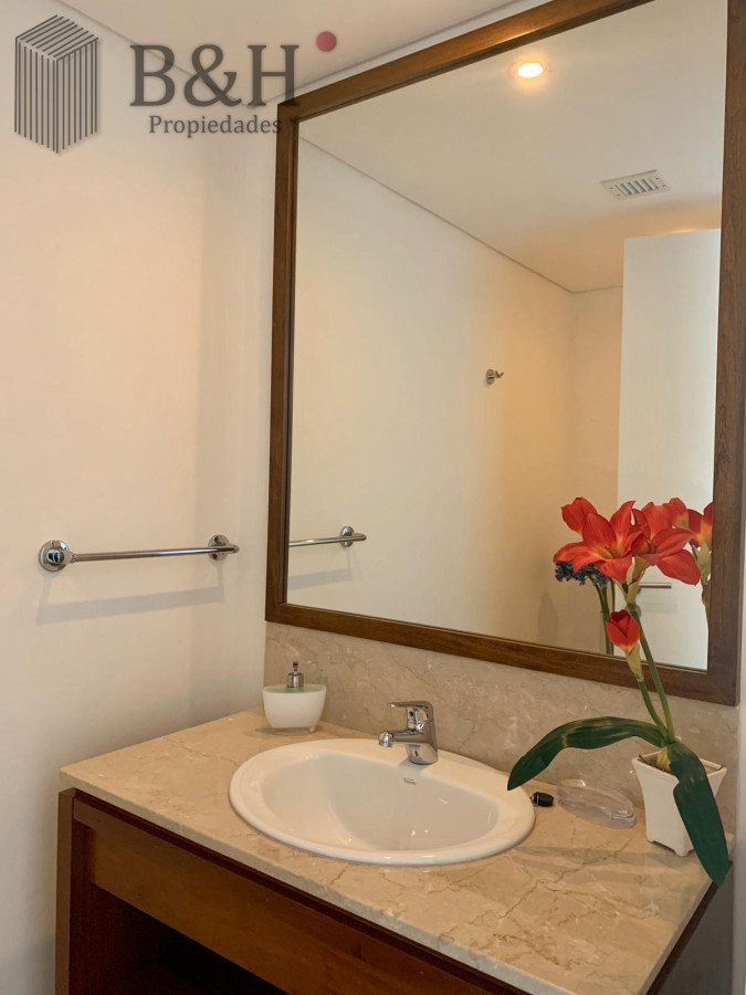 Apartamento ID.1233 - Venta y alquiler de departamento esquinero de tres dormitorios mas dependencia de servicio, Torre LE PARC, playa Brava. Punta del Este
