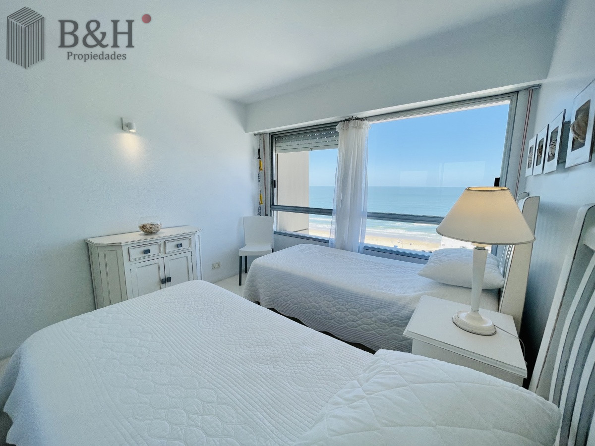 Apartamento ID.1426 - Alquiler temporario de maravilloso departamento piso alto de tres dormitorios, Peninsula, Punta del Este