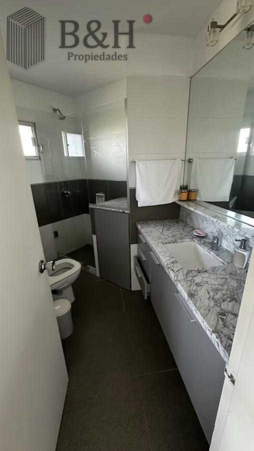 Apartamento ID.6726 - Penthouse con vista al mar en Punta del Este, 2 Dormitorios, en Alquiler Anual