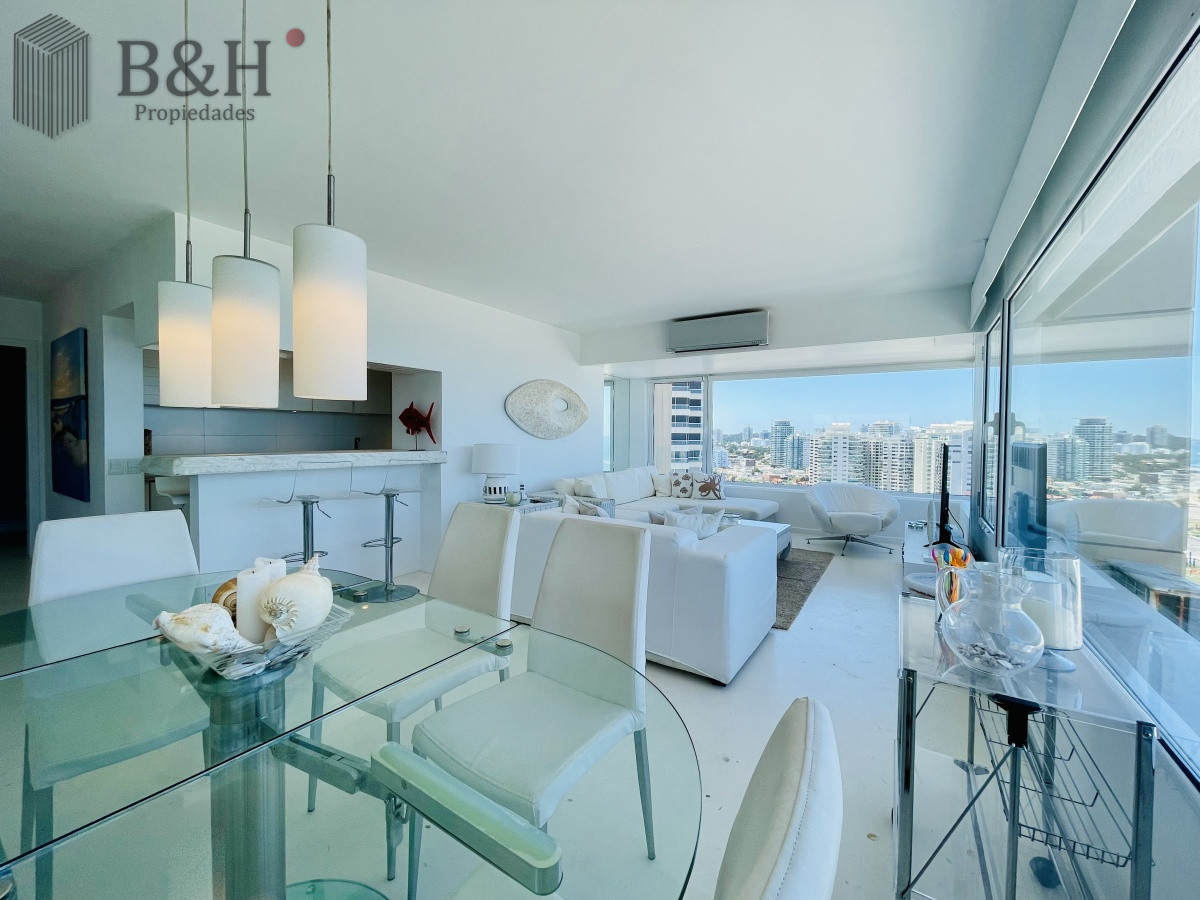 Apartamento ID.1426 - Alquiler temporario de maravilloso departamento piso alto de tres dormitorios, Peninsula, Punta del Este