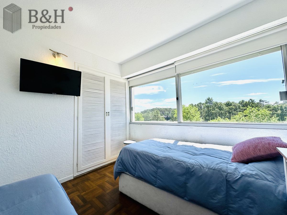 Apartamento ID.3708 - Apartamento en alquiler de 2 dormitorios con 2 baños sobre Roosevelt, Punta del Este