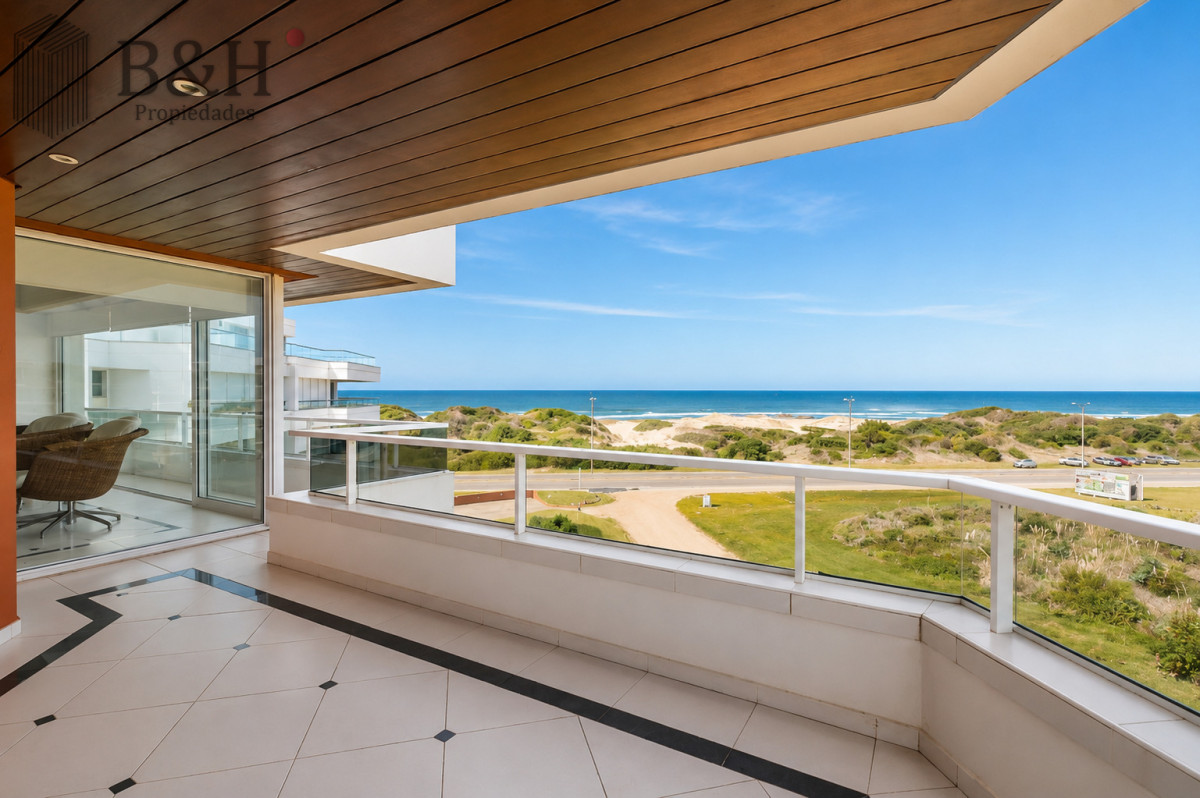 Apartamento ID.7942 - Exclusivo Penthouse de 6 Dormitorios y Barbacoa en Venta Frente al Mar, Rincón del Indio Punta del Este