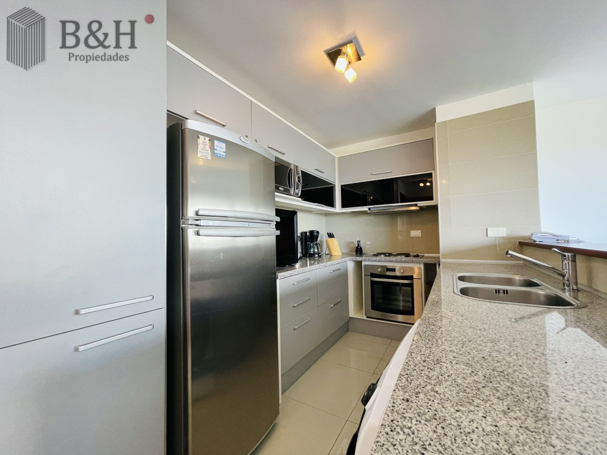 Apartamento ID.414 - Apartamento de 2 Dormitorios y Parrillero Frente a Playa Brava, Punta del Este