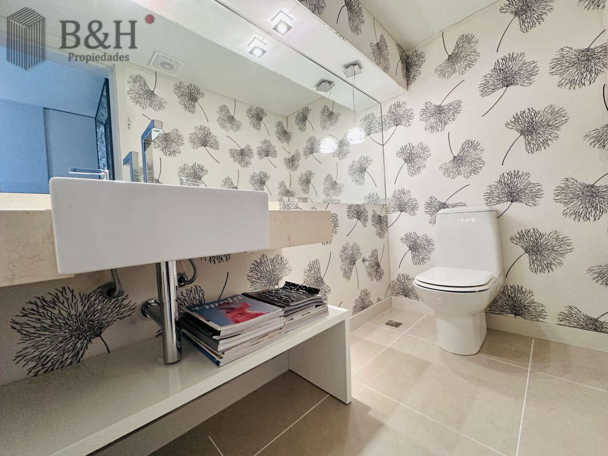 Apartamento ID.4496 - Lujoso Penthouse de 4 Dormitorios con Vista al Mar sobre Playa Mansa, Punta del Este