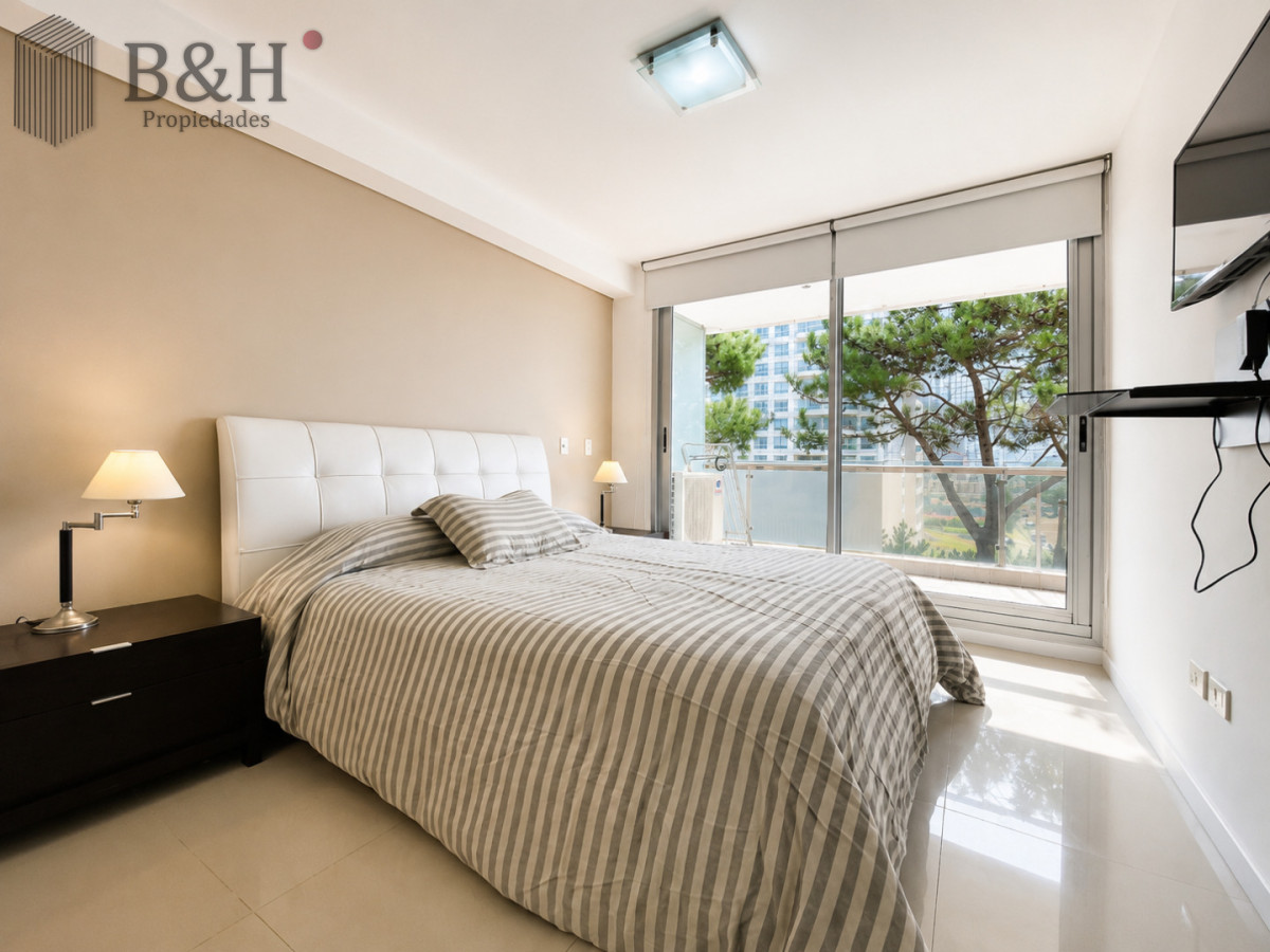 Apartamento ID.5297 - Moderno Apartamento de 2 Dormitorios sobre Roosevelt, a pasos de Playa Brava, en Alquiler Anual 