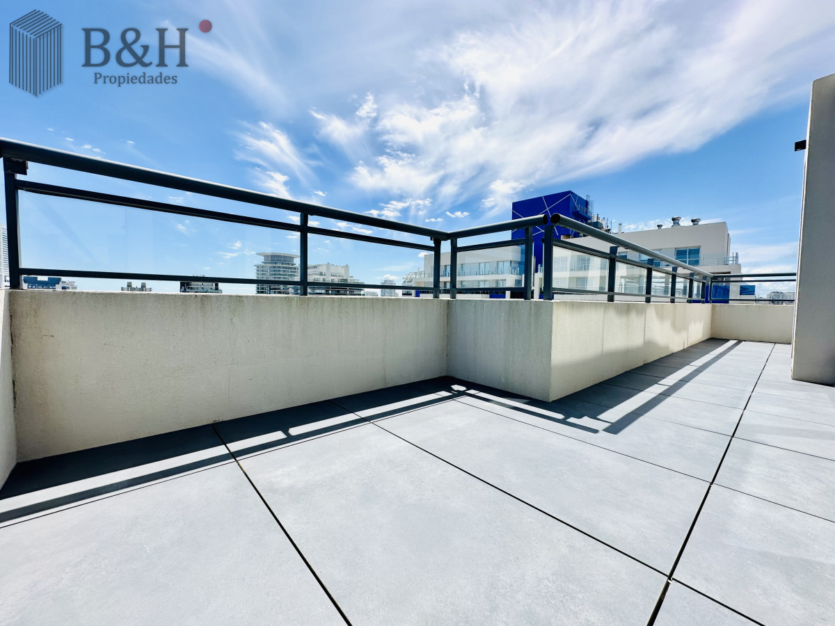 Apartamento ID.6873 - Venta de apartamento con vista al mar y muy luminoso de 2 dormitorios con 2 baños, Playa Brava Aidy Grill, Punta del Este