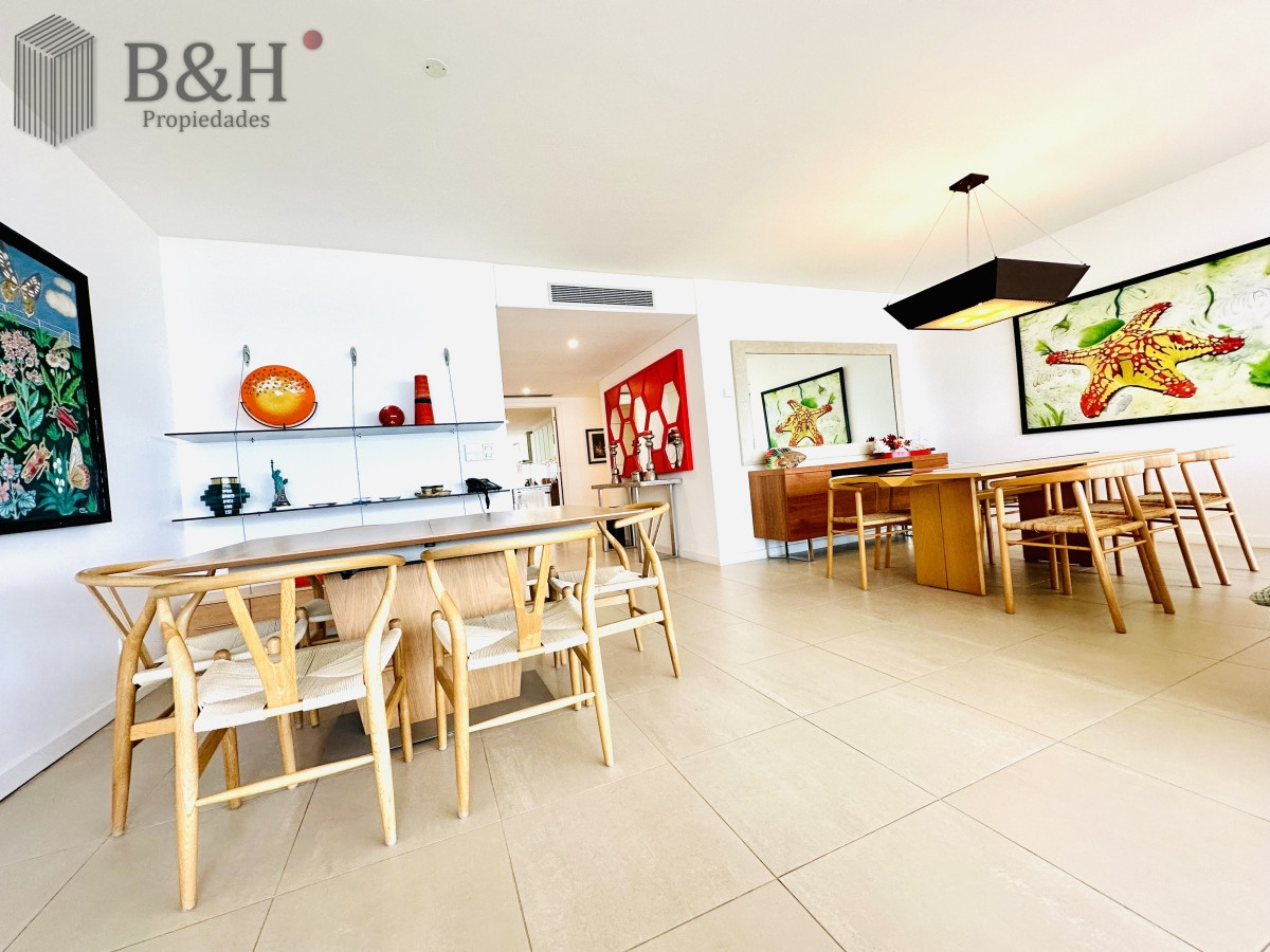 Apartamento ID.2690 - Oportunidad en Venta y Alquiler temporal de maravilloso departamento esquinero en Torre Le Parc, Playa Brava, Punta del Este