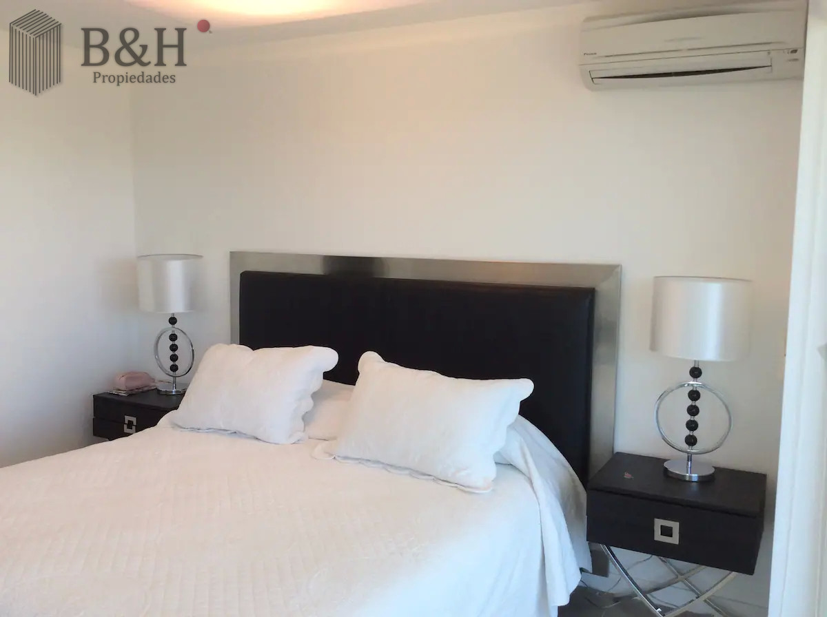Apartamento ID.443 - Venta y alquiler de moderno departamento de tres dormitorios más dependencia a pasos de Playa Brava