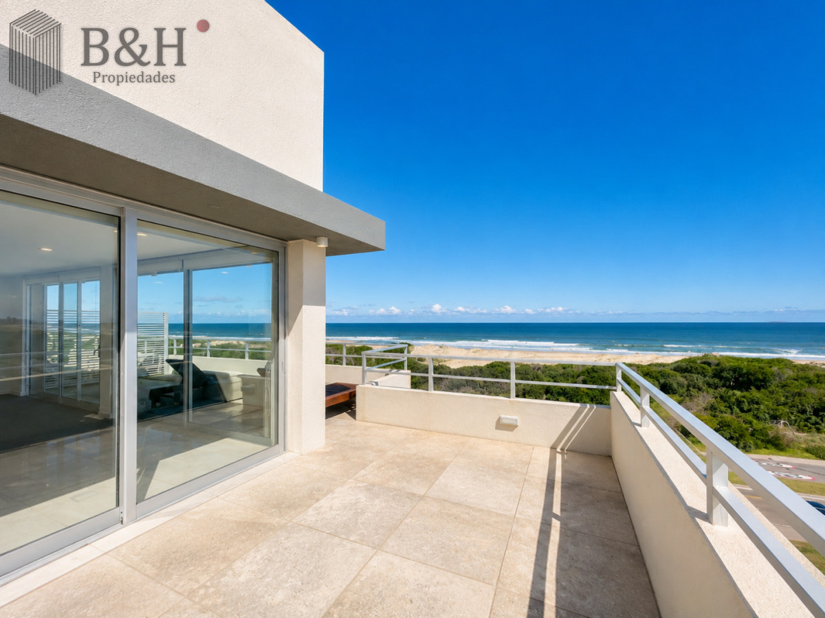 Apartamento ID.7890 - Penthouse de 3 Dormitorios con Barbacoa en Primera Línea del Mar, Playa Brava Punta del Este