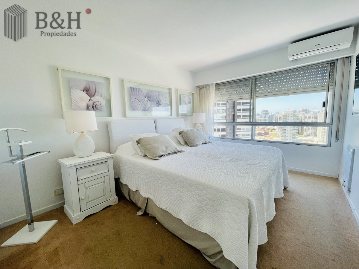 Apartamento ID.1426 - Alquiler temporario de maravilloso departamento piso alto de tres dormitorios, Peninsula, Punta del Este