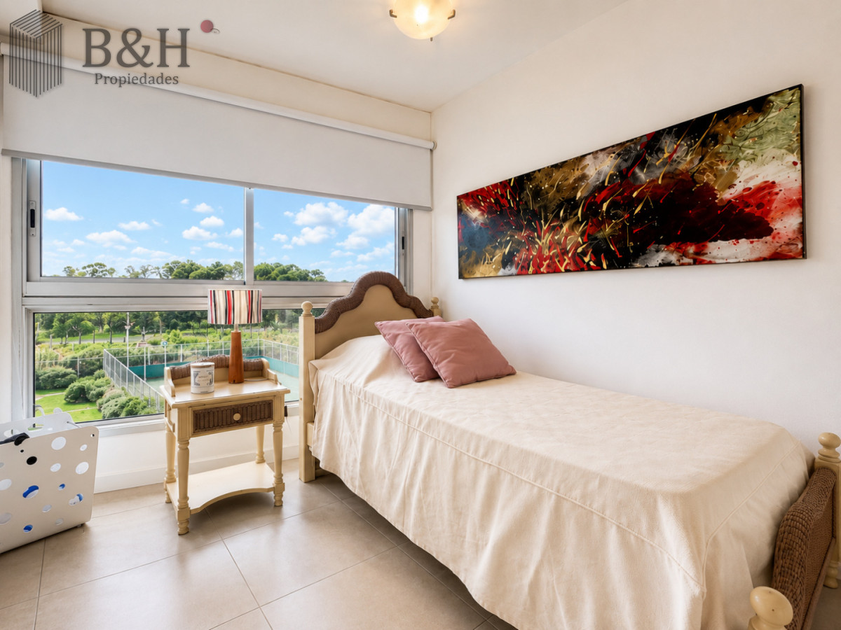 Apartamento ID.2690 - Oportunidad en Venta y Alquiler temporal de maravilloso departamento esquinero en Torre Le Parc, Playa Brava, Punta del Este