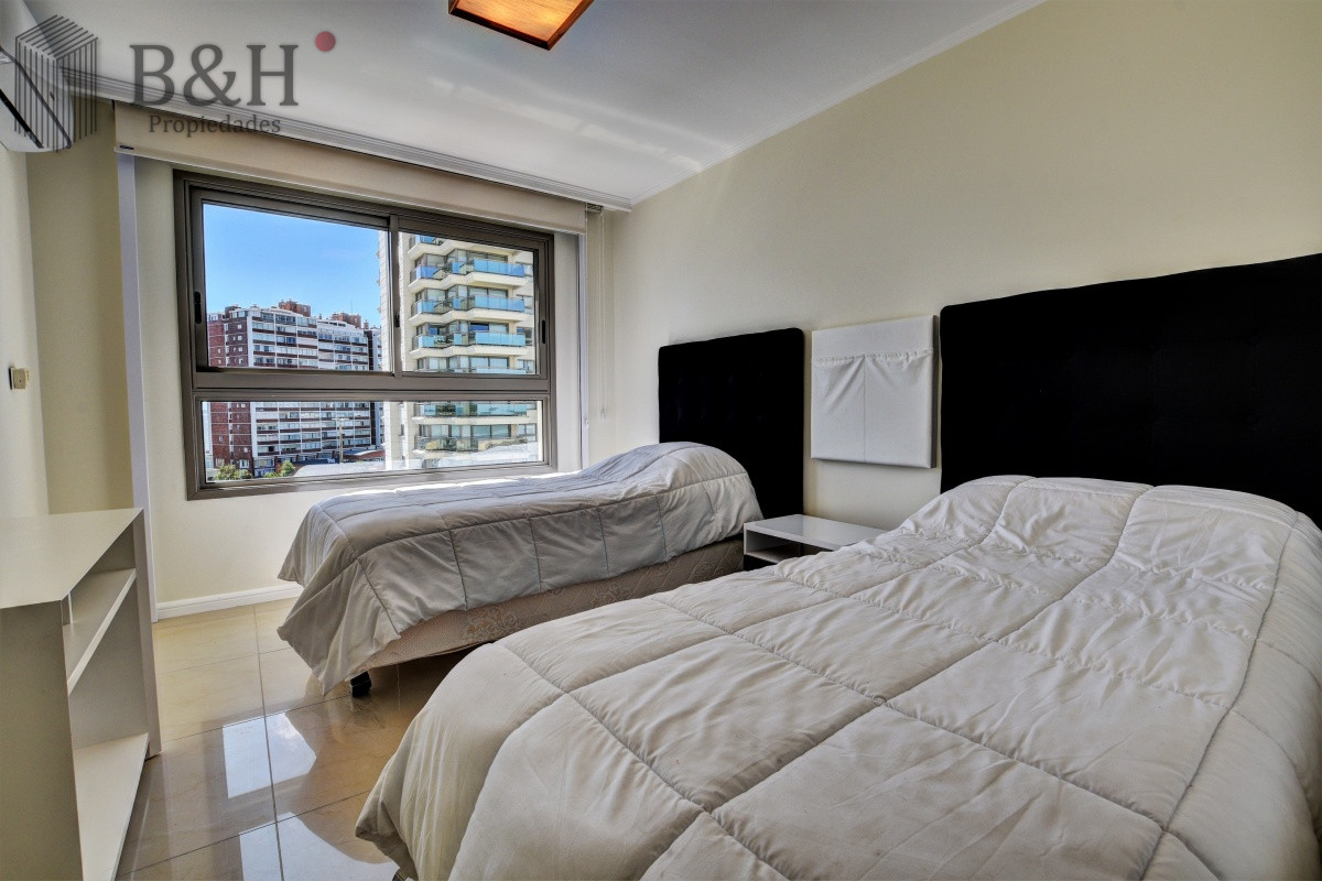 Apartamento ID.5238 - Apartamento de 3 Dormitorios en Imperiale, Frente al Mar  - Oportunidad en Venta