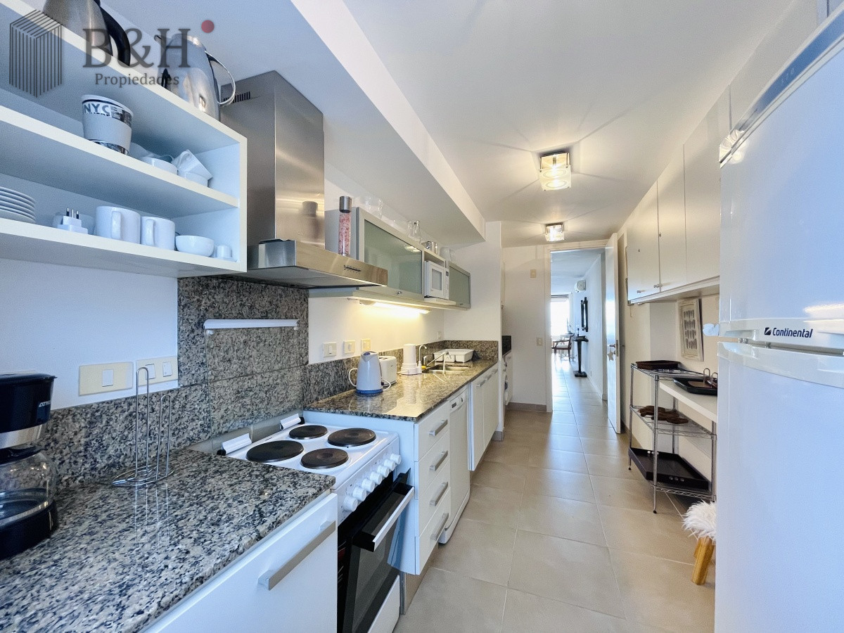 Apartamento ID.1543 - Venta y alquiler de apartamento de dos dormitorios con parrillero de uso exclusivo en Punta Ballena