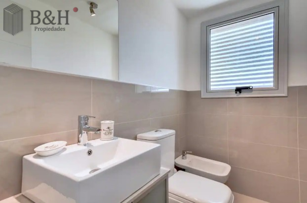 Apartamento ID.2176 - Apartamento de 3 Dormitorios en Venta Primera Línea del Mar, Playa Brava Punta del Este