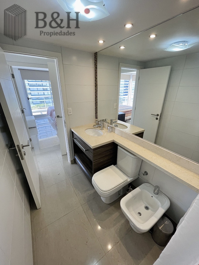 Apartamento ID.6038 - Apartamento de 2 Dormitorios a Pocos Metros de Playa Brava, Punta del Este