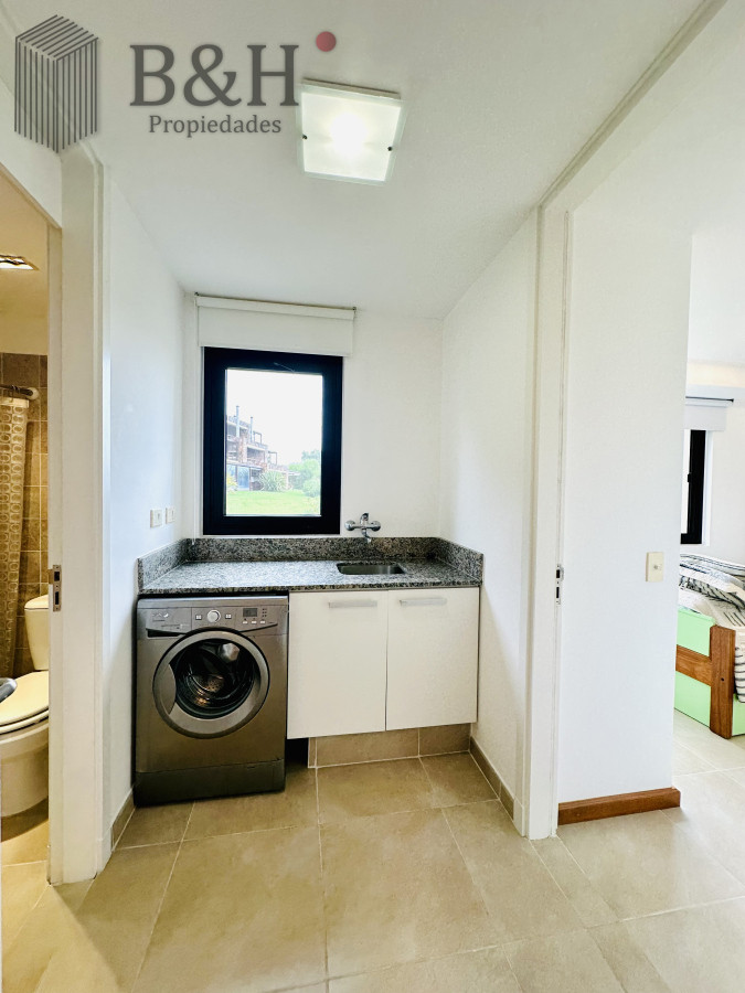 Apartamento ID.6472 - Excelente y amplio departamento duplex en venta de 3 dormitorios mas dependencia con parrillero, Punta Ballena