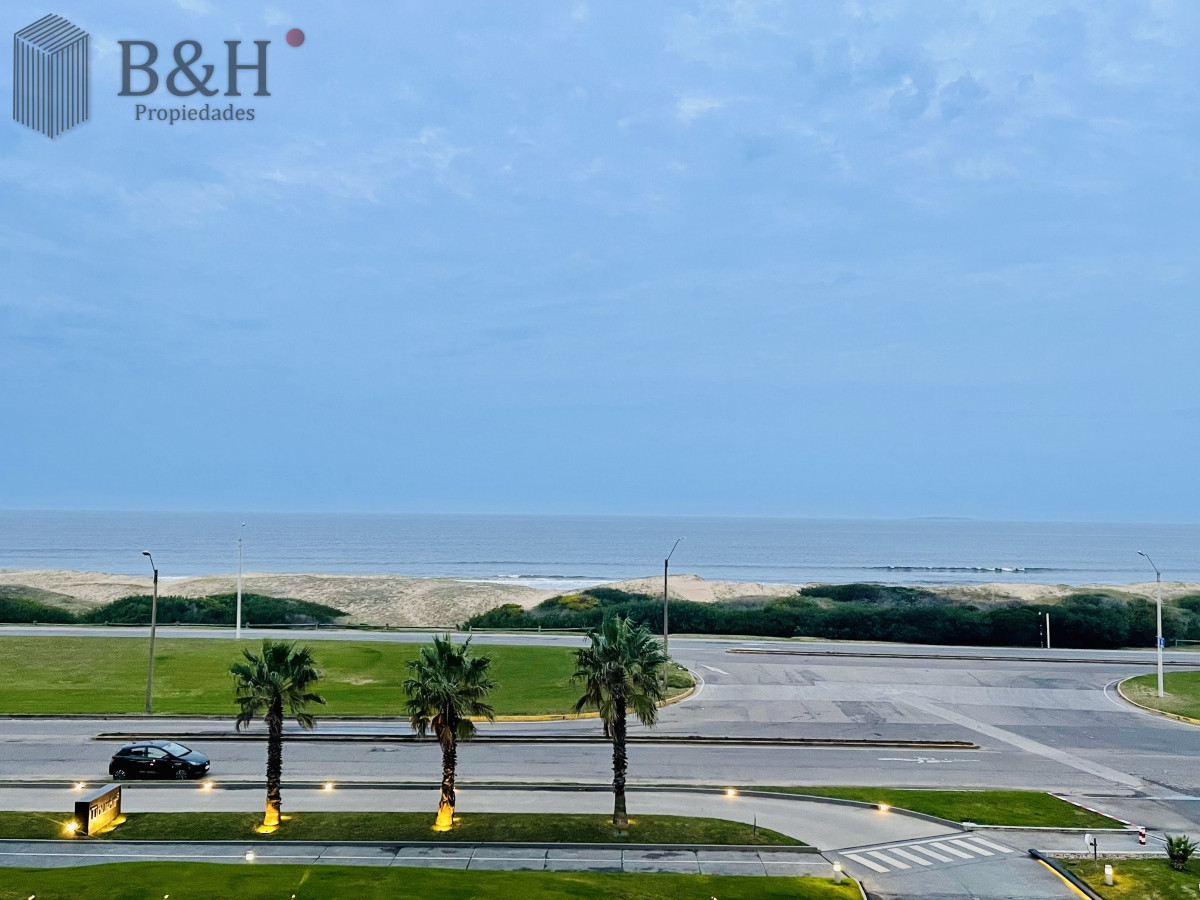 Apartamento ID.2991 - Moderno Apartamento Frente Al Mar, 3 Dormitorios y Dependencia