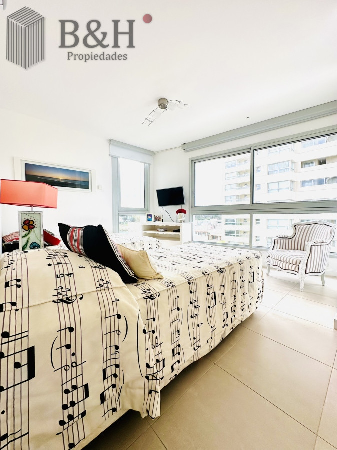 Apartamento ID.2690 - Oportunidad en Venta y Alquiler temporal de maravilloso departamento esquinero en Torre Le Parc, Playa Brava, Punta del Este