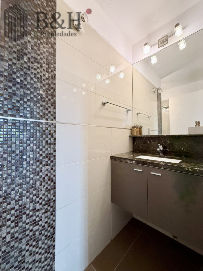 Apartamento ID.6726 - Penthouse con vista al mar en Punta del Este, 2 Dormitorios, en Alquiler Anual