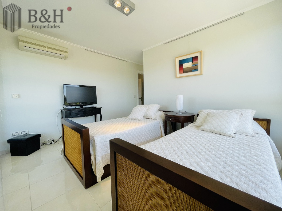 Apartamento ID.1397 - Alquiler temporario de excelente apartamento en torre Le Jardin de Playa Mansa, Punta del Este