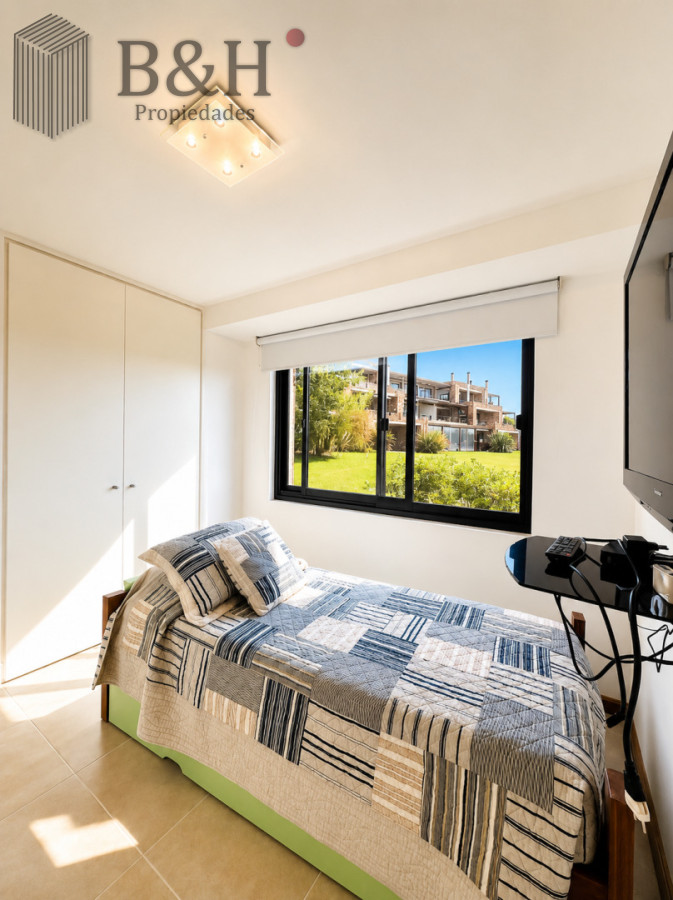 Apartamento ID.6472 - Excelente y amplio departamento duplex en venta de 3 dormitorios mas dependencia con parrillero, Punta Ballena