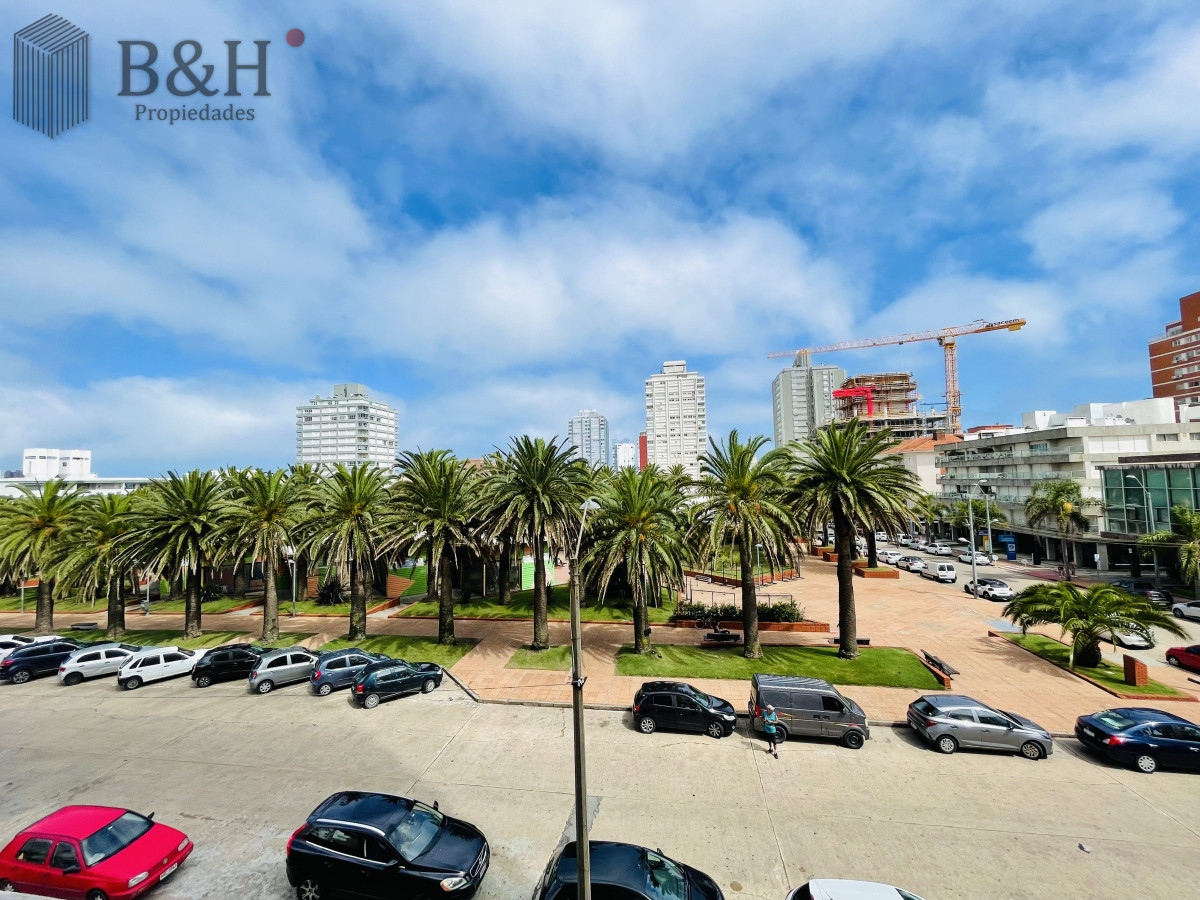 Apartamento ID.2254 - Alquiler Anual Apartamento de 1 Dormitorio y Medio en la Península, Punta del Este