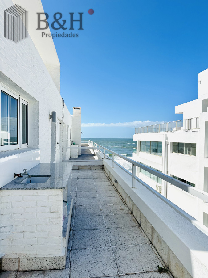 Apartamento ID.4141 - Alquiler y venta de apartamento con vista al Mar en Península de 3 dormitorios mas dependencia