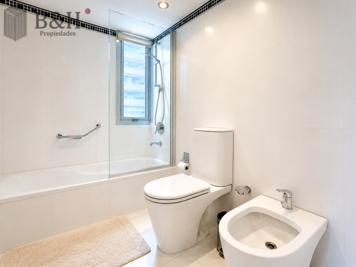 Apartamento ID.2690 - Oportunidad en Venta y Alquiler temporal de maravilloso departamento esquinero en Torre Le Parc, Playa Brava, Punta del Este