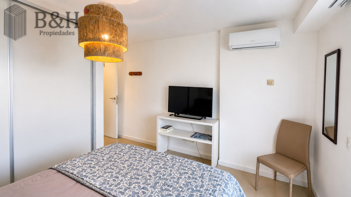 Apartamento ID.7480 - Apartamento de 3 Dormitorios en Primera Línea del Mar, Playa Brava Punta del Este