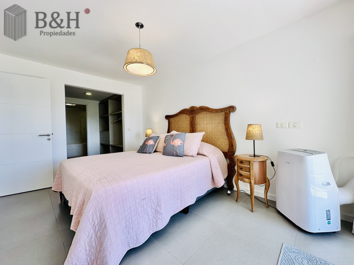 Apartamento ID.3421 - Alquiler temporario de Apartamento de 2 Dormitorios en edificio Silente Playa Brava