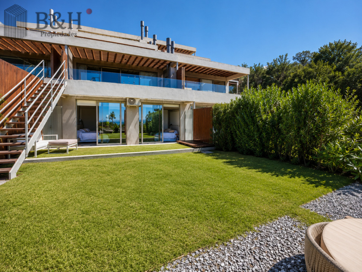 Apartamento ID.7754 - Apartamento de 3 Dormitorios, Parrillero de uso exclusivo y Jardín en Punta Ballena, Punta del Este