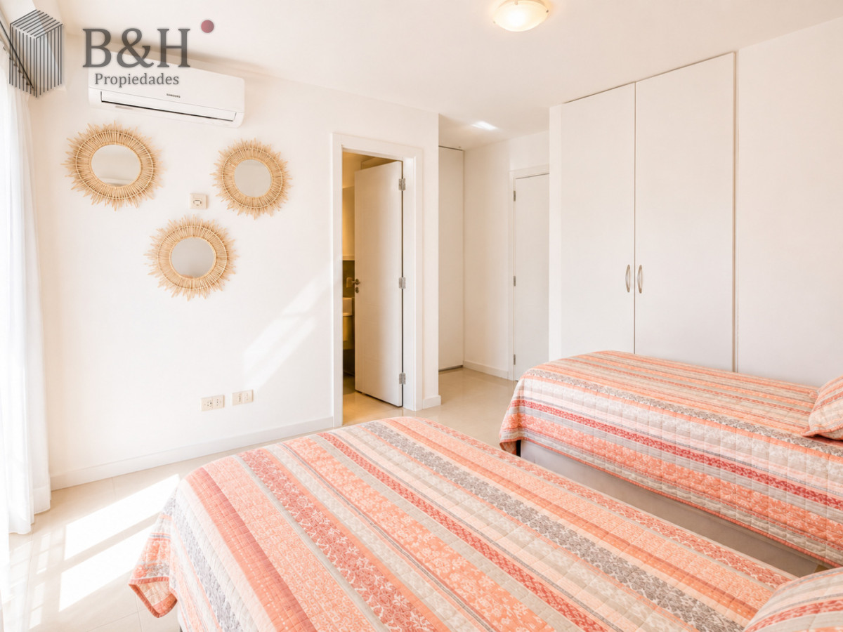 Apartamento ID.7480 - Apartamento de 3 Dormitorios en Primera Línea del Mar, Playa Brava Punta del Este