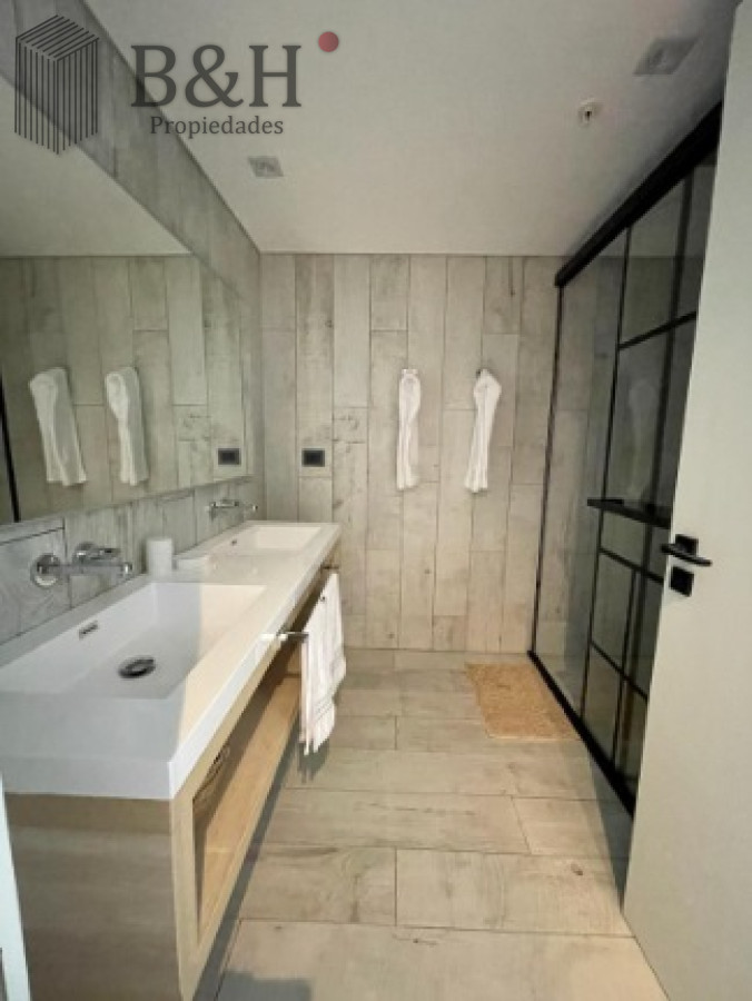 Apartamento ID.2283 - Venta de Apartamento de 1 Dormitorio en suite piso alto de Torre Surfside Village, Punta del Este