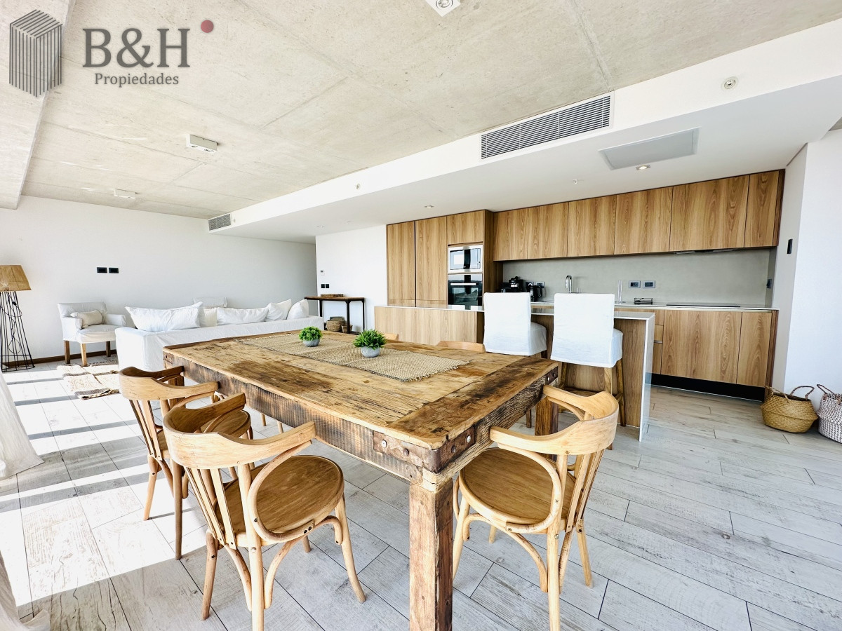 Apartamento ID.2283 - Venta de Apartamento de 1 Dormitorio en suite piso alto de Torre Surfside Village, Punta del Este
