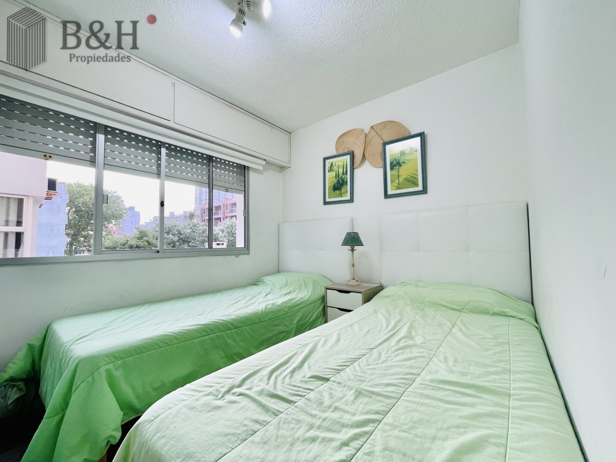 Apartamento ID.1629 - Apartamento de 2 Dormitorios en Península a Pocos Metros de Playa Brava - Venta