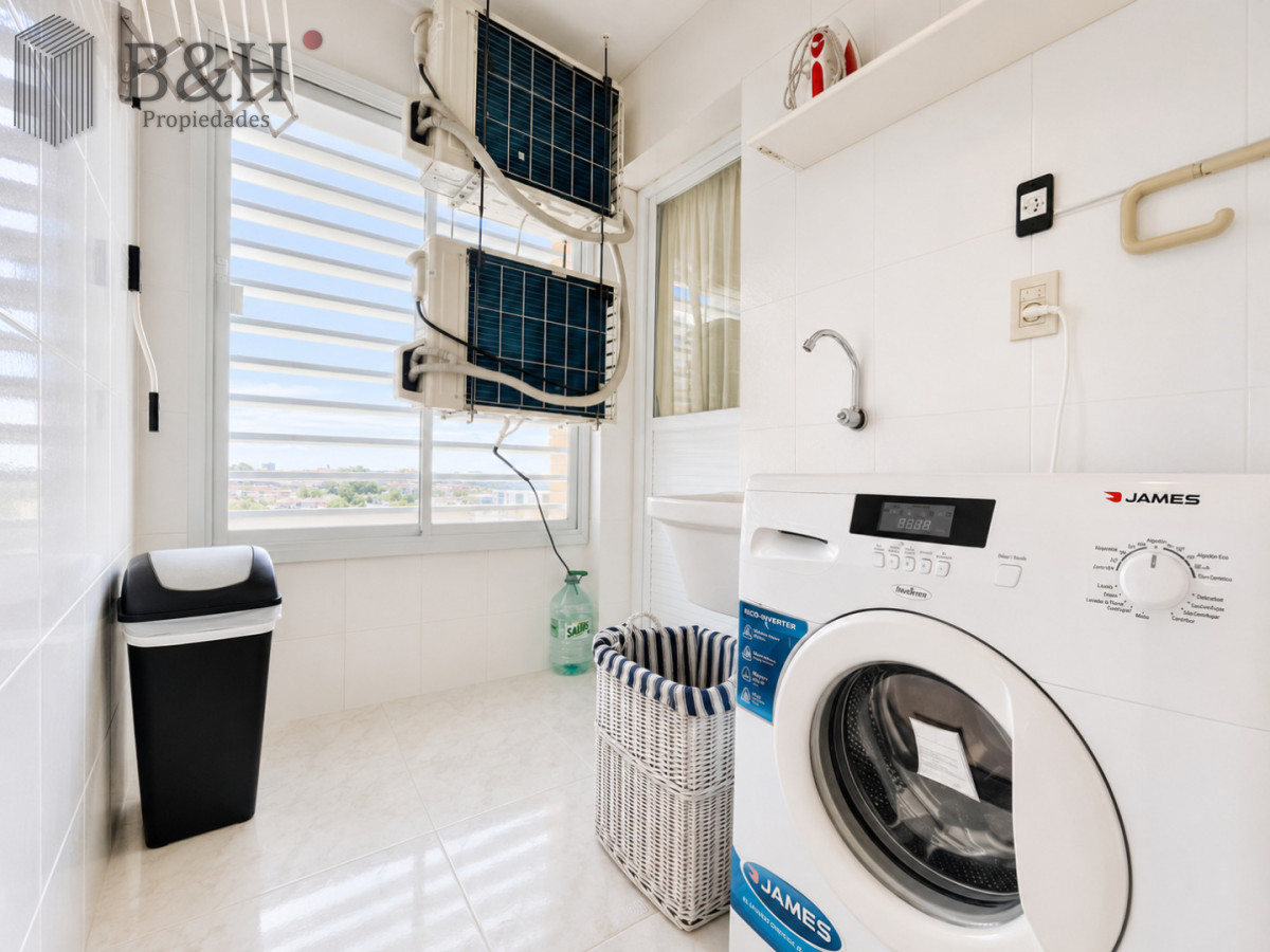 Apartamento ID.2030 - Apartamento de 3 Dormitorios sobre Playa Mansa, en Venta y Alquiler