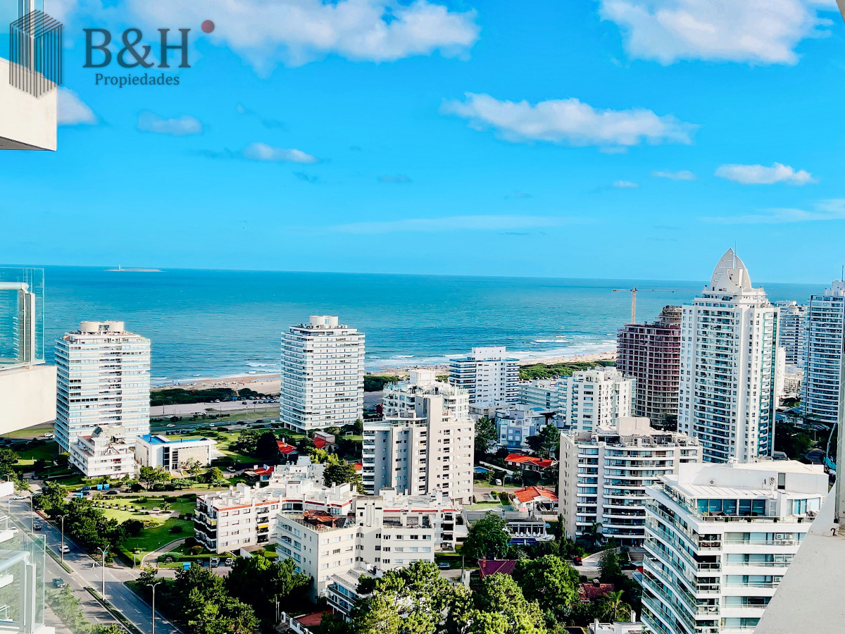 Apartamento ID.4465 -  Exclusivo Penthouse de 3 Dormitorios con Vistas panorámicas a Playa Brava, en Venta
