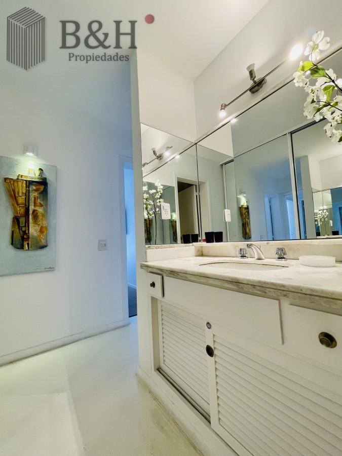Apartamento ID.1426 - Alquiler temporario de maravilloso departamento piso alto de tres dormitorios, Peninsula, Punta del Este
