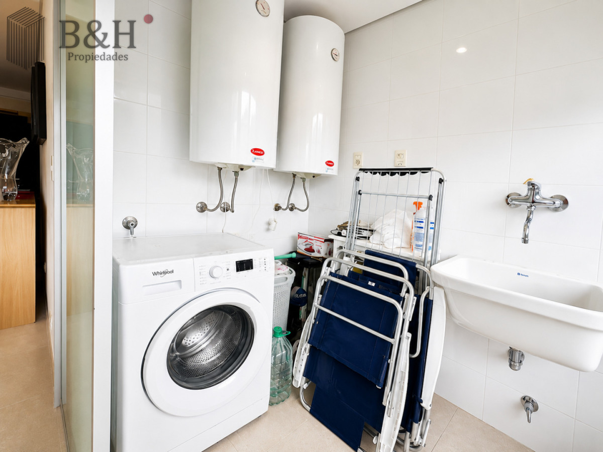 Apartamento ID.2690 - Oportunidad en Venta y Alquiler temporal de maravilloso departamento esquinero en Torre Le Parc, Playa Brava, Punta del Este