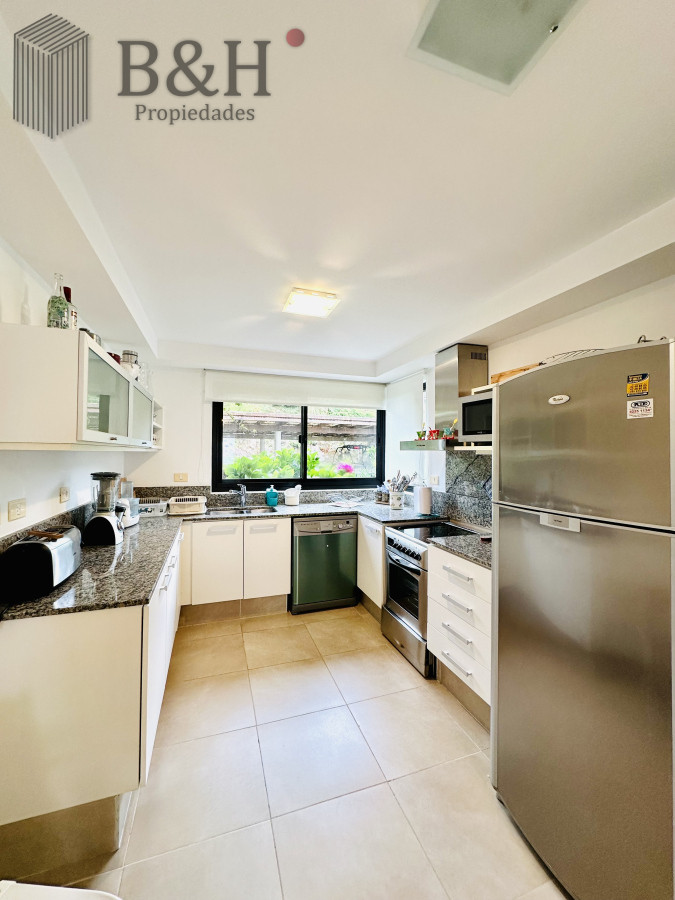 Apartamento ID.6472 - Excelente y amplio departamento duplex en venta de 3 dormitorios mas dependencia con parrillero, Punta Ballena