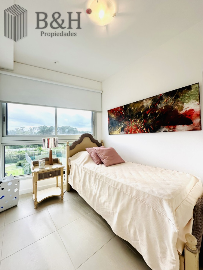 Apartamento ID.2690 - Oportunidad en Venta y Alquiler temporal de maravilloso departamento esquinero en Torre Le Parc, Playa Brava, Punta del Este