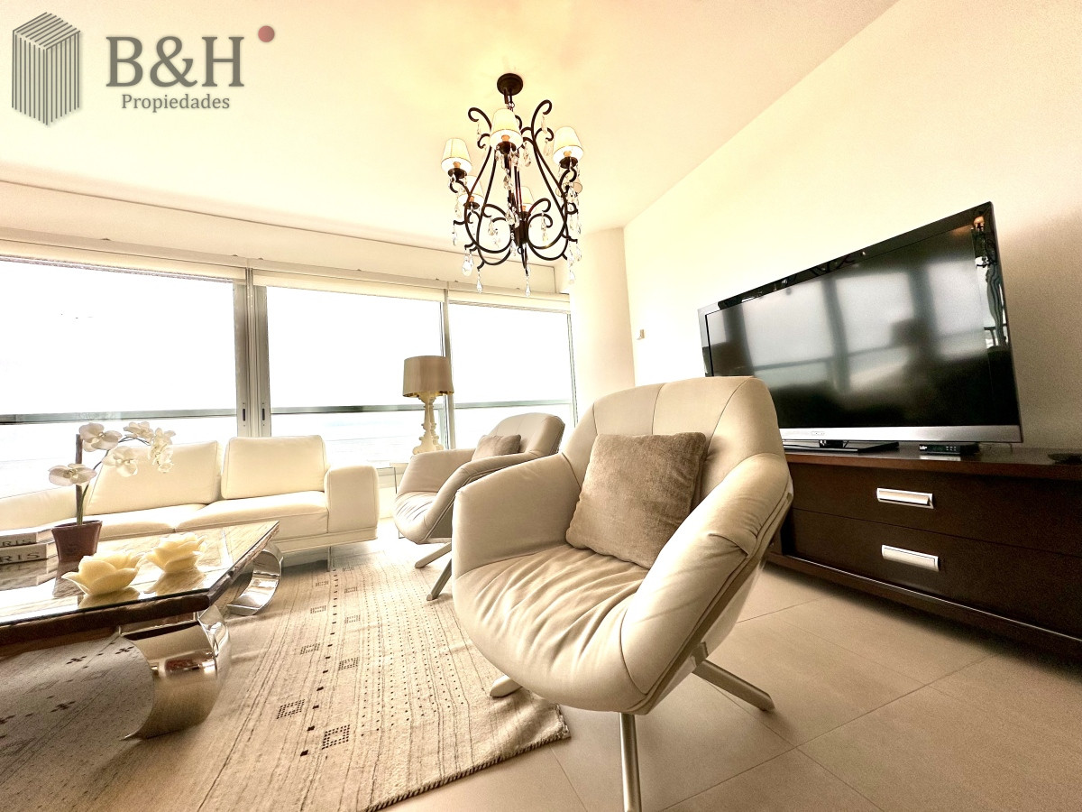Apartamento ID.2690 - Oportunidad en Venta y Alquiler temporal de maravilloso departamento esquinero en Torre Le Parc, Playa Brava, Punta del Este