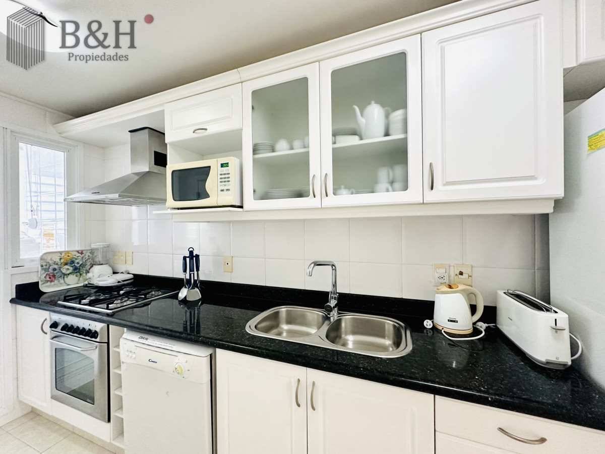 Apartamento ID.3748 - Alquiler temporario de Apartamento de 2 suites sobre Playa Mansa, Primera Línea