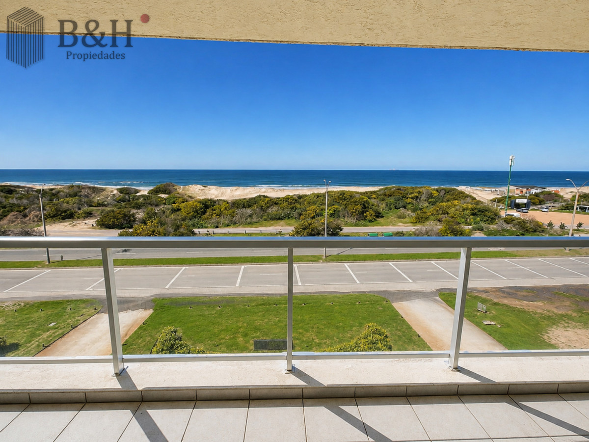 Apartamento ID.8125 - Moderno Apartamento de 3 Dormitorios en Primera Línea del Mar. Blue Marine, Playa Brava Punta del Este