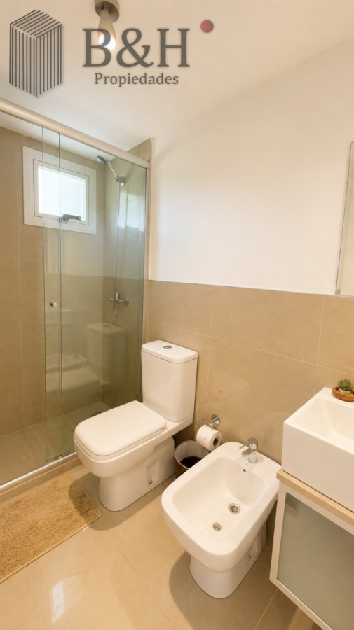 Apartamento ID.7480 - Apartamento de 3 Dormitorios en Primera Línea del Mar, Playa Brava Punta del Este