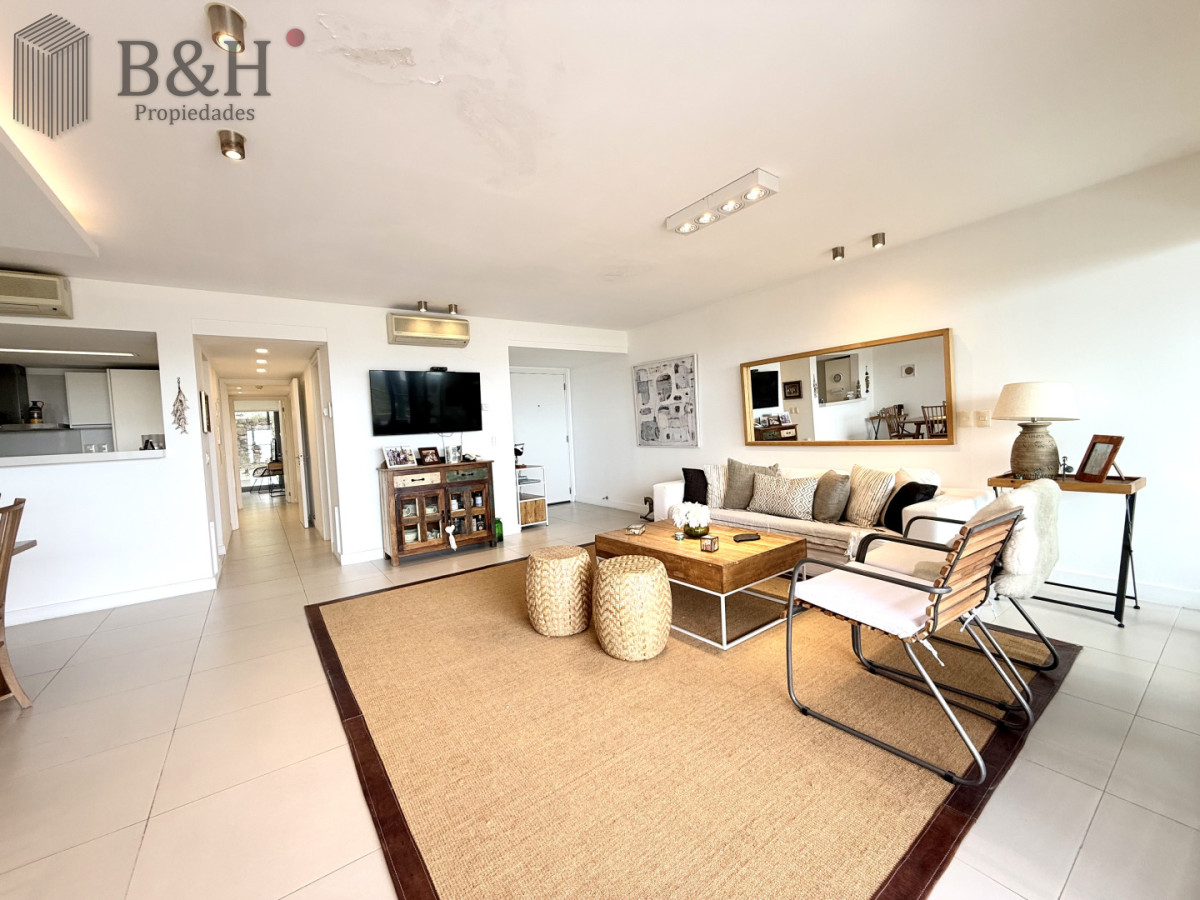 Apartamento ID.7065 - Venta de hermoso departamento de 2 dormitorios más parrillero en Punta Ballena 