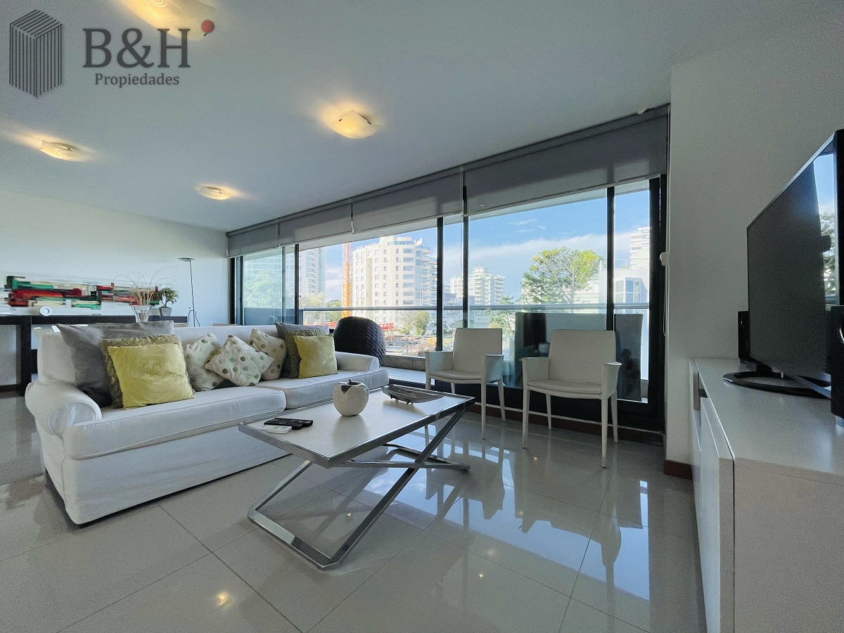 Apartamento ID.414 - Apartamento de 2 Dormitorios y Parrillero Frente a Playa Brava, Punta del Este