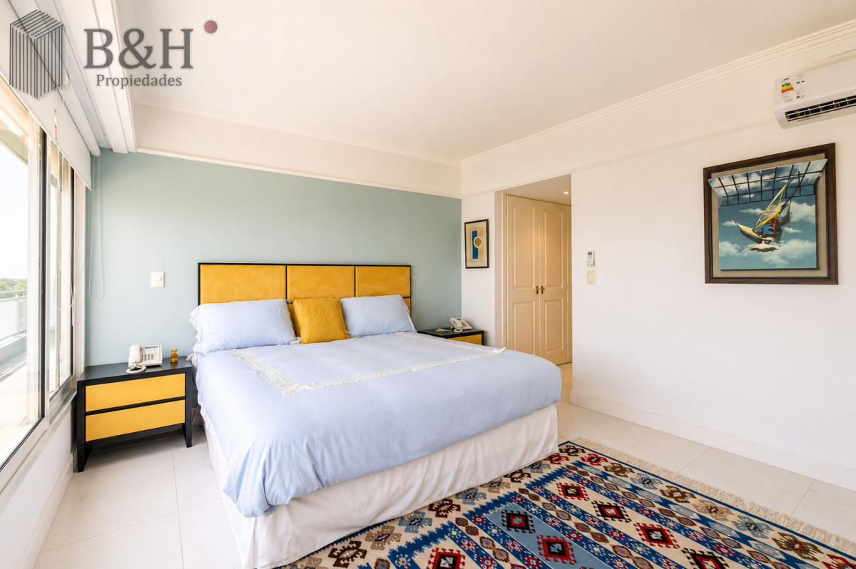 Apartamento ID.7942 - Exclusivo Penthouse de 6 Dormitorios y Barbacoa en Venta Frente al Mar, Rincón del Indio Punta del Este